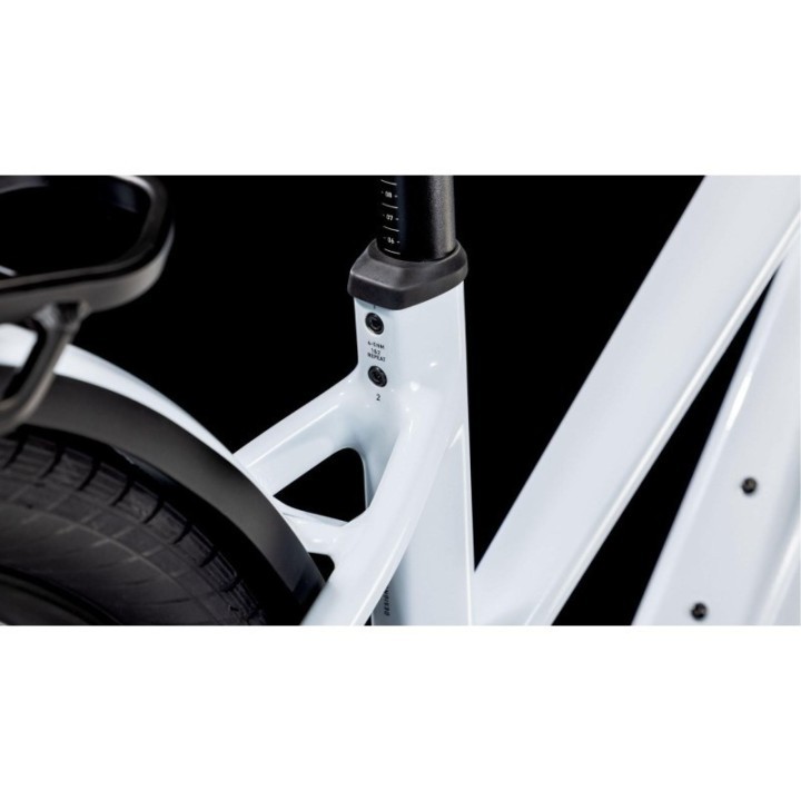 VTC électrique CUBE Kathmandu Hybrid ONE 800 | Ovelo