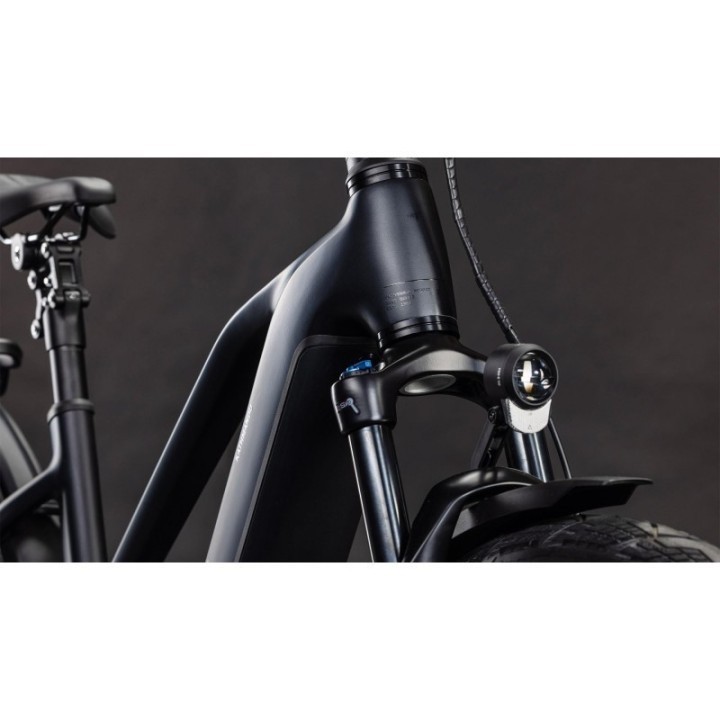 VTC électrique CUBE Kathmandu Hybrid Pro 800 | Ovelo