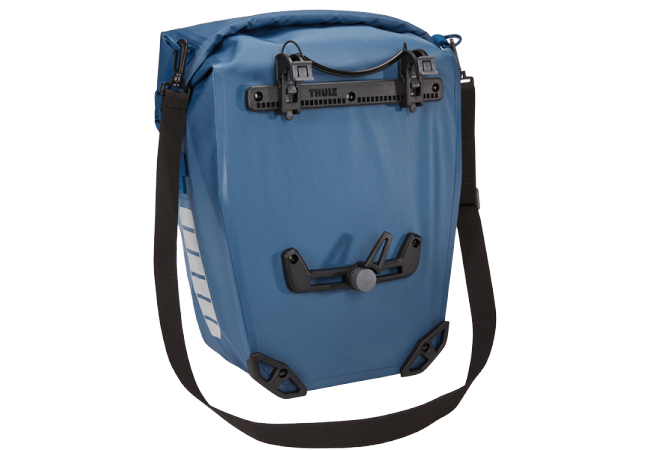 https://www.ovelo.fr/19258/paire-de-sacoches-thule-shield-pannier-l-pair-bleu.jpg