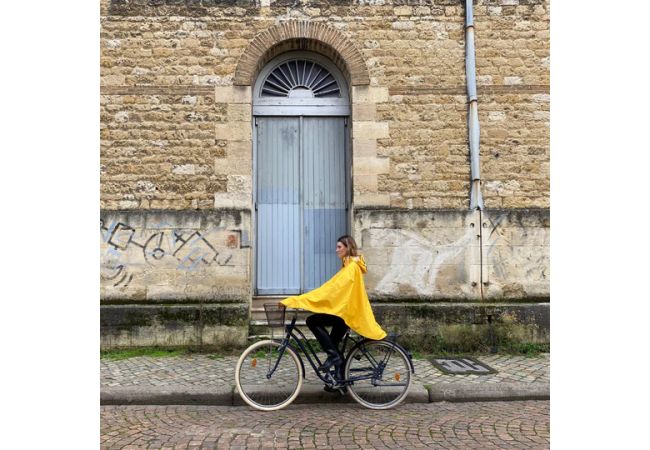 https://www.ovelo.fr/41029/cape-de-pluie-velo-breton-polyester-100-recycle.jpg